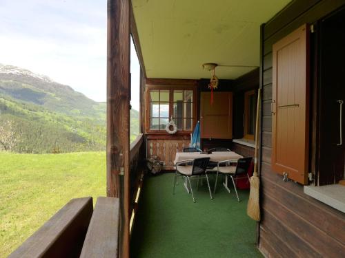 アパートメントから撮影された、または一般的な山の景色
