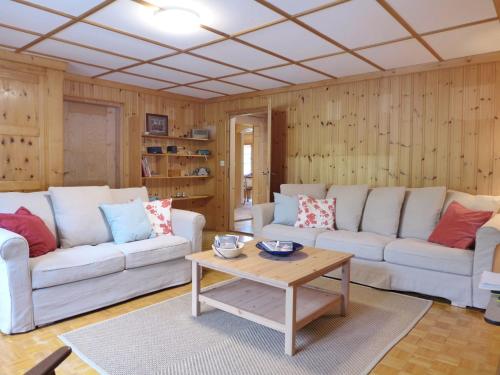 Posezení v ubytování Apartment Chalet Alte Post by Interhome