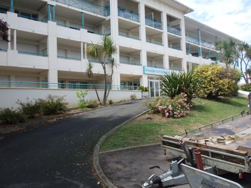 an empty street in front of a building at Apartment Golf de la Nivelle-4 by Interhome in Ciboure