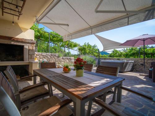 Balkón nebo terasa v ubytování Holiday Home Dedina srića by Interhome