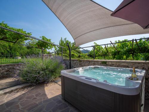 Fotografie z fotogalerie ubytování Holiday Home Dedina srića by Interhome v destinaci Bribir