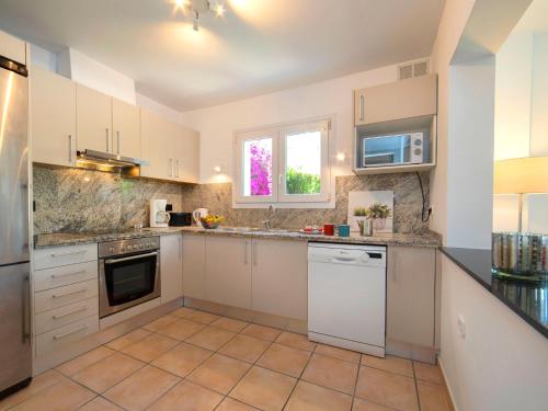 Holiday Home Sandra by Interhome