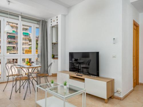 TV a/nebo společenská místnost v ubytování Apartment Benasol-1 by Interhome