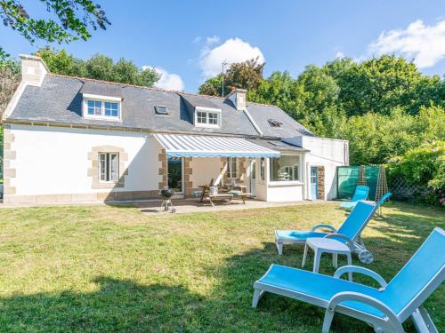 a group of chairs in the yard of a house at Holiday Home Ti ar Stang by Interhome in Esquibien