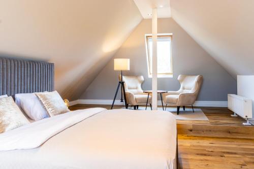 En eller flere senge i et værelse på Moderne Maisonette Ferienwohnung mit Gartenzugang, nur 7 Gehminuten zum Strand, Parkplatz & Fahrradunterstellplatz