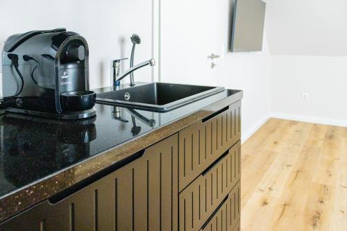 Køkken eller tekøkken på Moderne Maisonette Ferienwohnung mit Gartenzugang, nur 7 Gehminuten zum Strand, Parkplatz & Fahrradunterstellplatz