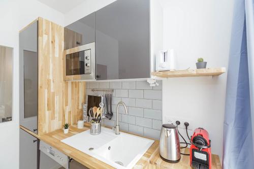 Nice 23 M Bright And Renovated Courtyard Side