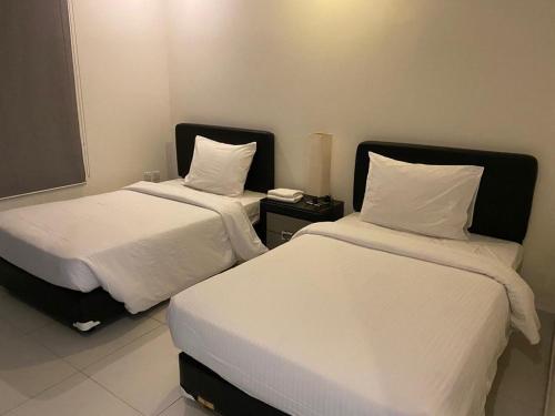 سرير أو أسرّة في غرفة في Half Moon Al Khobar Resort