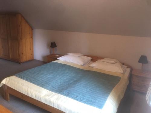 Postel nebo postele na pokoji v ubytování PAN Dom Pracy Twórczej w Wierzbie