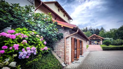 Jardin de l'établissement Őzkút Apartmanház