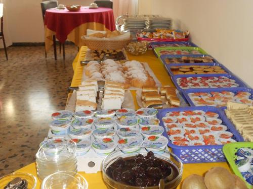 Makanan di atau berdekatan hotel