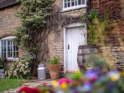 a brick house with a white door and plants at Country Cottage with Spa, Catering, Gardens, Nature Reserve Walks - Free Parking, Self Checkin in Scunthorpe