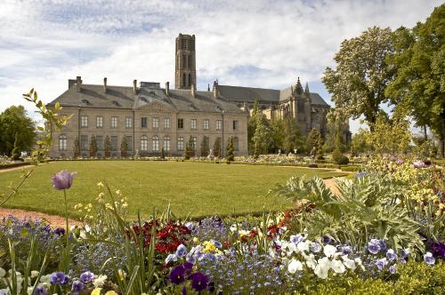 a large building with flowers in front of it at ibis budget Limoges Centre Gare in Limoges