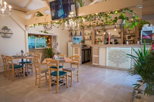 a restaurant with tables and chairs in a room at Seva Hotel Health Club in Campina