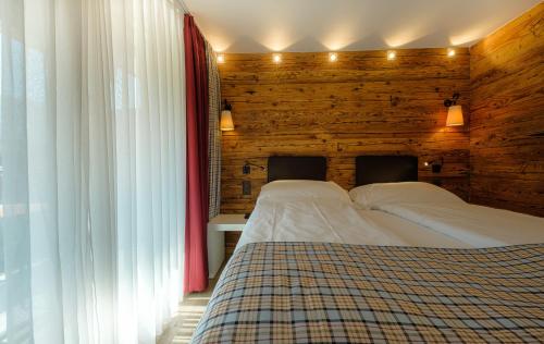 Hotel Bella Vista Zermattにあるベッド