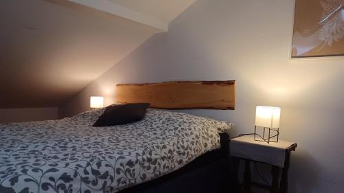 Un pat sau paturi într-o cameră la Ferienhaus Plichta