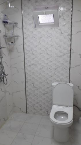 Ένα μπάνιο στο Apartment at Narimanov 151
