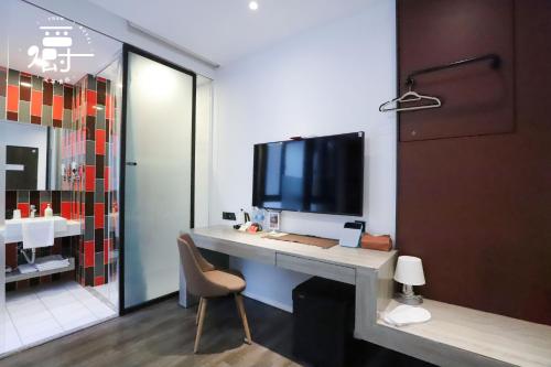 TV a/nebo společenská místnost v ubytování Aroma Chew Hotel