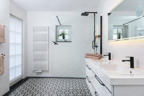 Koupelna v ubytování Atelierhaus auf der Insel Werder mit Garten, W-Lan und Netflix