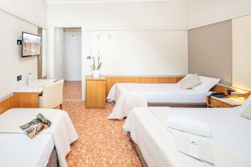 Een bed of bedden in een kamer bij Hotel Royal