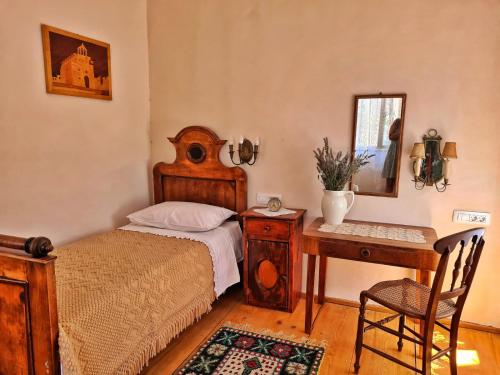 Katil atau katil-katil dalam bilik di Rustical villa - Terra Arhaica