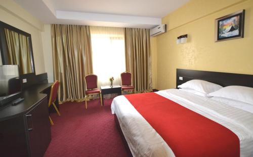 Un pat sau paturi într-o cameră la Hotel Ancor