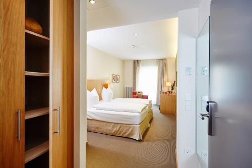 Ein Bett oder Betten in einem Zimmer der Unterkunft Hotel Falken