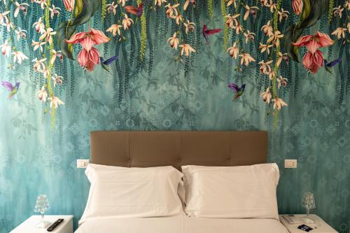 a bedroom with a bed with a floral wallpaper at Relais Vittorio Veneto - Luxotel & Apartotel in Salerno