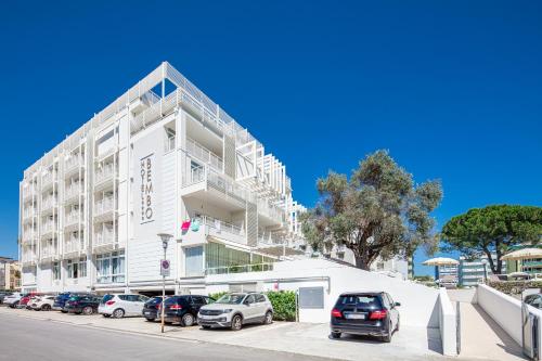 Tòa nhà nơi khách sạn tọa lạc