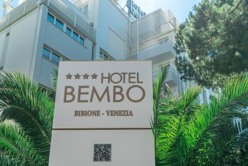 Chứng chỉ, giải thưởng, bảng hiệu hoặc các tài liệu khác trưng bày tại Hotel Bembo