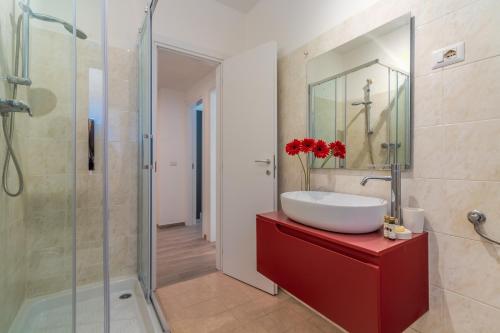 A bathroom at CASA VERA Tra storia, mare e comodità