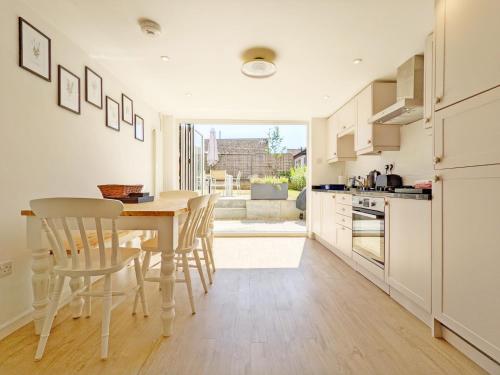 1 Rainbow Villa, Westbourne – Photos 3