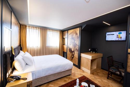 TV a/nebo společenská místnost v ubytování Limehouse Library Hotel