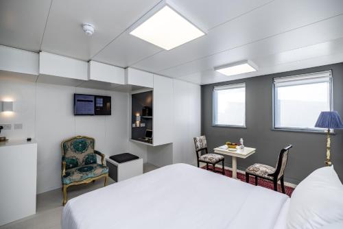 Limehouse Library Hotel Image
