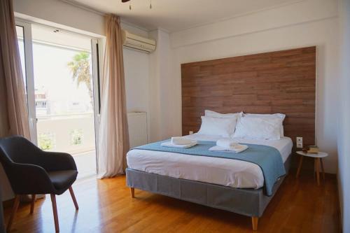 Posteľ alebo postele v izbe v ubytovaní Piraeus Bright Apt
