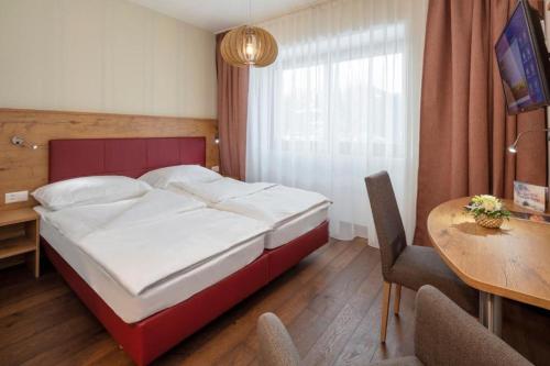 Postel nebo postele na pokoji v ubytování Hotel Roggen