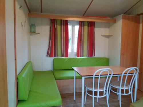 Ruang duduk di Camping Le Pont d'Allagnon