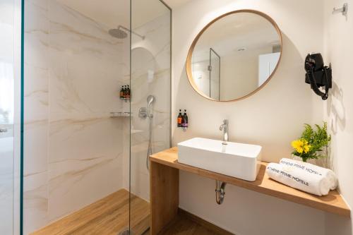Koupelna v ubytování Pure Hotel by Athens Prime Hotels
