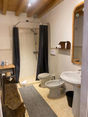 a bathroom with a toilet and a sink at I Due Loft in Ceto