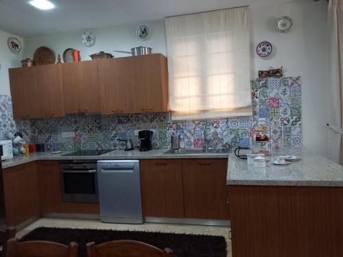Dapur atau dapur kecil di Glykoharama Cottage