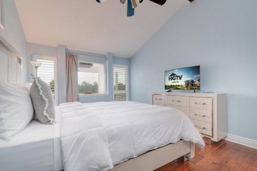 a white bedroom with a white bed and a window at Cozy 3br/2bath vacation house at Lake Travis in Lago Vista