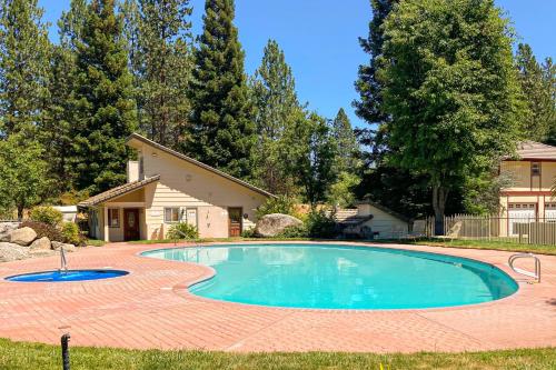 Lakeside Estate at Northshore – Photos 3
