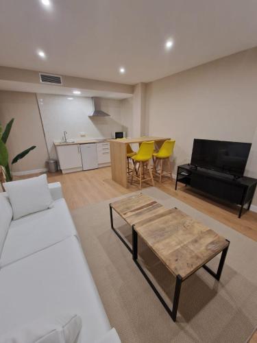 A kitchen or kitchenette at Apartamentos Turísticos MENCÍA