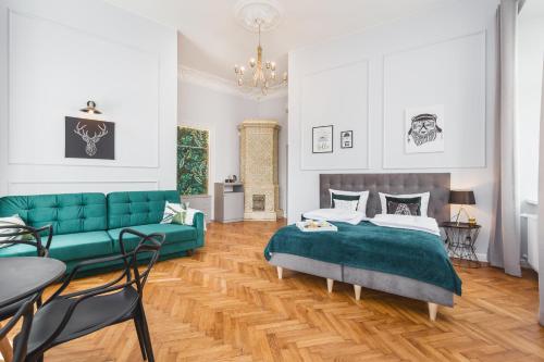 a bedroom with a green bed and a couch at Traveler's Best Choice - Old Town Guesthouse in Kraków