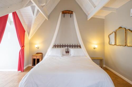 Atelier Hotel de Charme tesisinde bir odada yatak veya yataklar