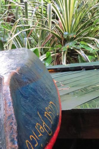 a rock sitting on top of a bench at Hotel Casa Perico in Rio Dulce