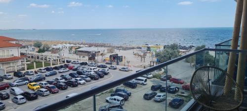 a view of a parking lot with a lot of cars at L&C Beach Home by Zora apartament,pe plaja in Mamaia Nord