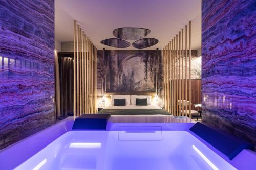 a bedroom with a bed and a bath tub at Aquasuite - Luxury Experience & Spa in Palermo