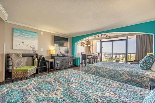 een hotelkamer met 2 bedden en een balkon bij Ocean View Double Queen Suite! - Caravelle Resort 508 - Sleeps 4 Guests! in Myrtle Beach