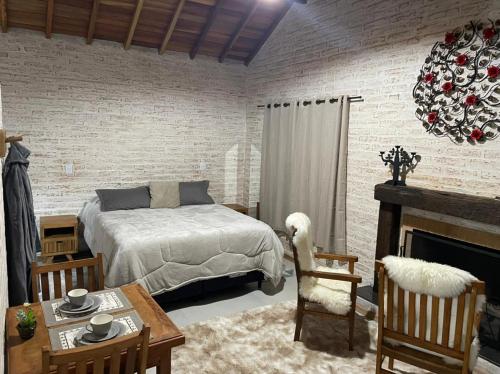 เตียงในห้องที่ Chalé Villa Magrini